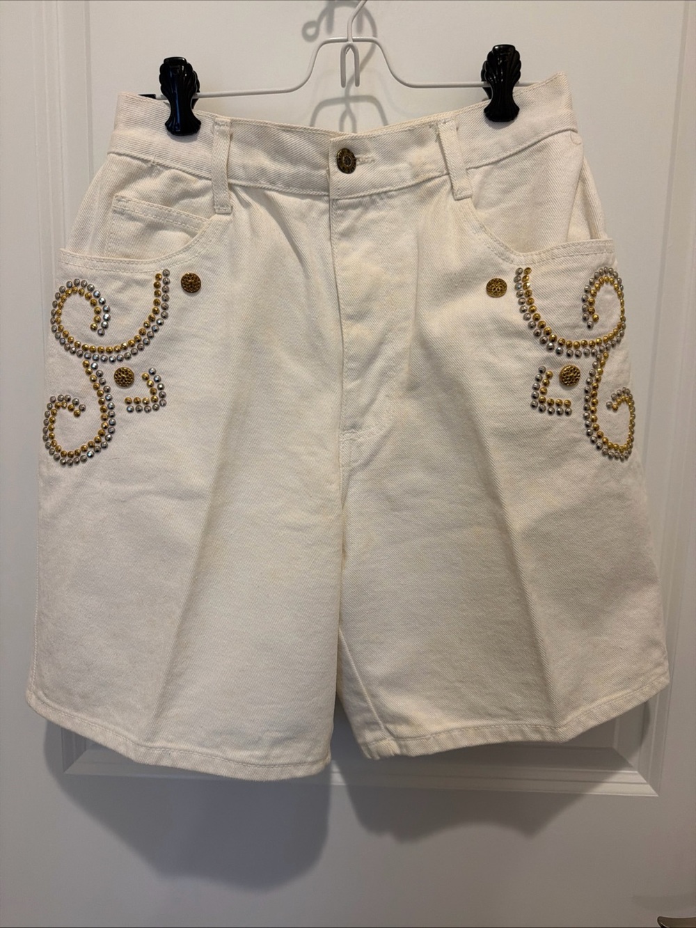 Vintage Monique White Embellished Women's Shorts with Gold Stud Detail Size 9/10